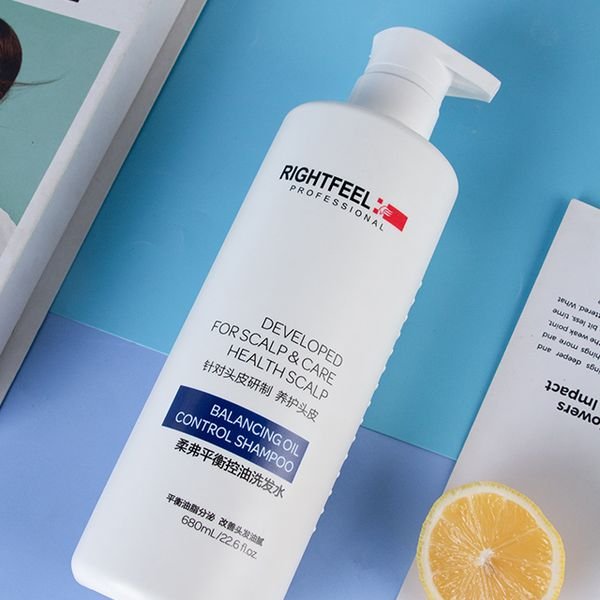 Professional Natural Hair Care Shampoo for Oily Hair Transparent Liquid Bottle Balancing Oil Control with Fluffy Lather Home Use